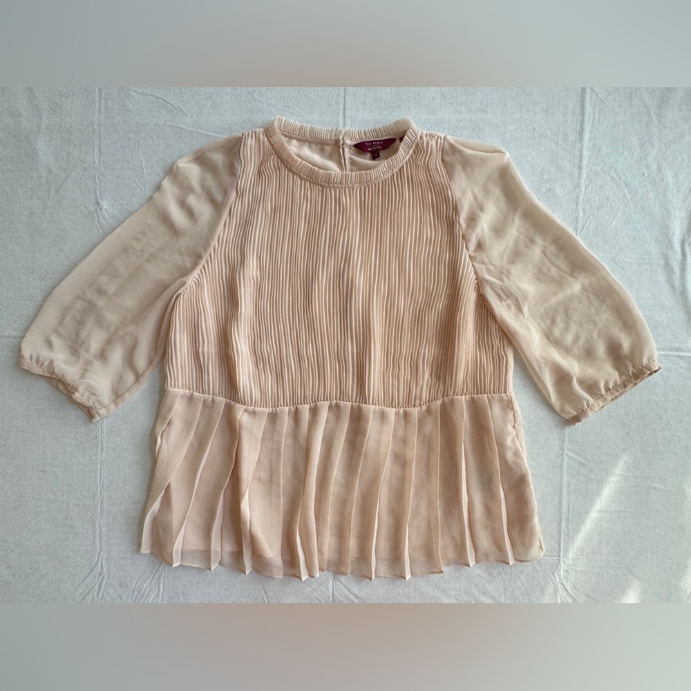 Ted Baker London Pleated Peplum.
Size 4. Peach Color.